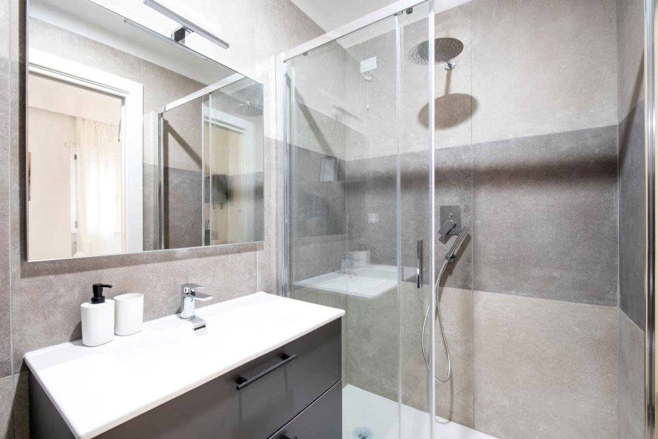 Easystayrome 10 Pax 3 Baths 1 Min From Metro * Rom
